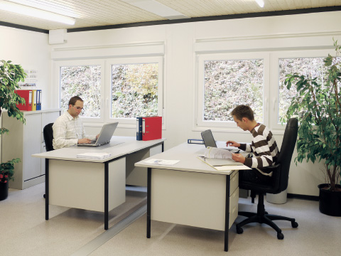 Bürocontainer innen Schreibtische Bürocontainer innen Schreibtische